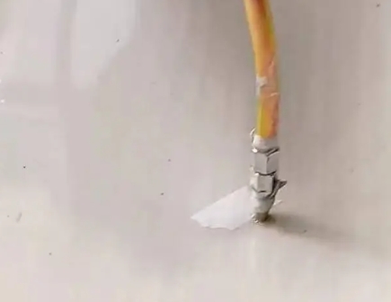 掇刀瓷砖空鼓维修公司专业解答在瓷砖铺贴过程中，如果使用的砂料过粗（如全部使用了粗砂），可能会导致以下问题